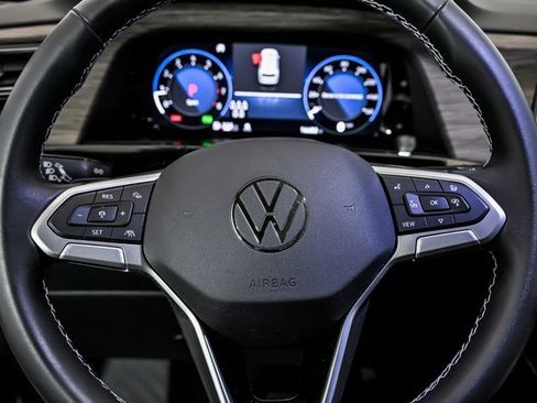 Certified 2025 Volkswagen Atlas SEL image 17