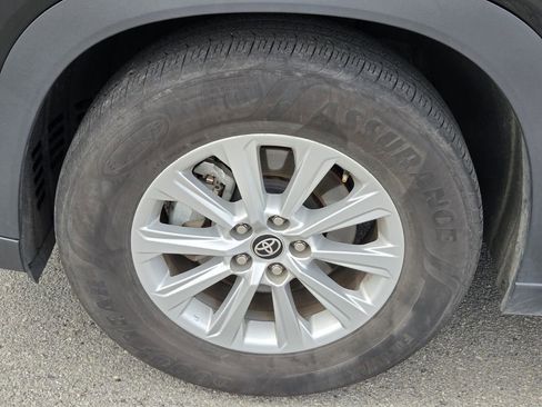 Used 2025 Toyota Grand Highlander AWD image 16