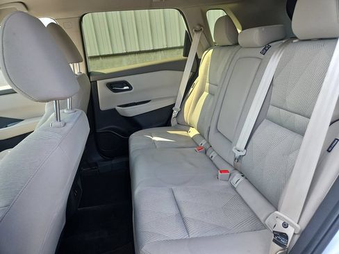 Used 2025 Nissan Rogue SV AWD/4WD image 16