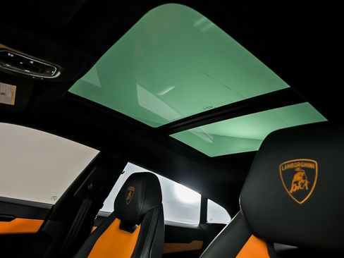Used 2022 Lamborghini Urus AWD/4WD image 24