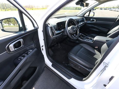 Used 2024 Kia Sorento S image 10