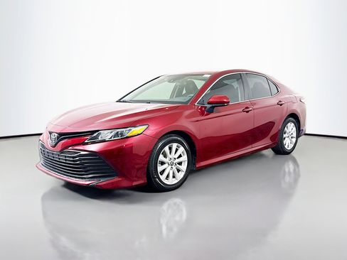 Used 2020 Toyota Camry LE image 4