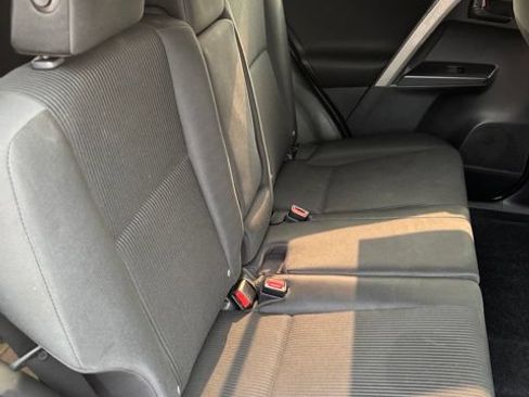 Used 2018 Toyota RAV4 LE AWD/4WD image 14