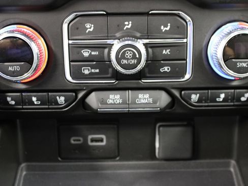 Used 2024 GMC Yukon XL AT4 w/ AT4 Premium Plus Package AWD/4WD image 69