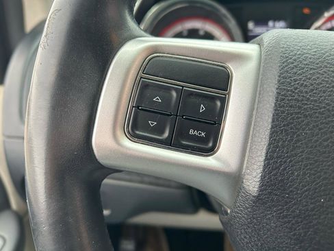 Used 2013 Dodge Grand Caravan SXT w/ Rear Park Assist Pkg image 17