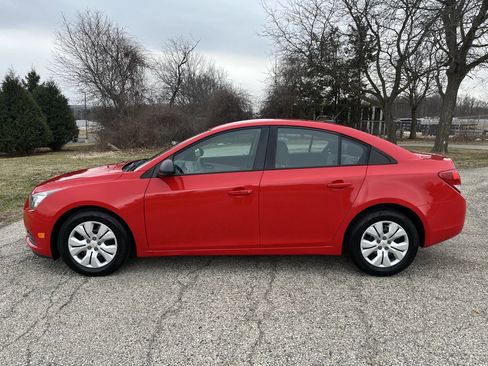 Used 2014 Chevrolet Cruze LS image 2