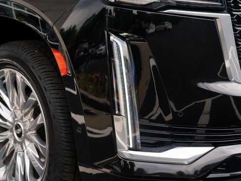 Used 2022 Cadillac Escalade ESV Premium Luxury AWD/4WD image 9