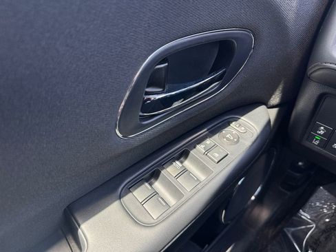 Used 2022 Honda HR-V EX image 11
