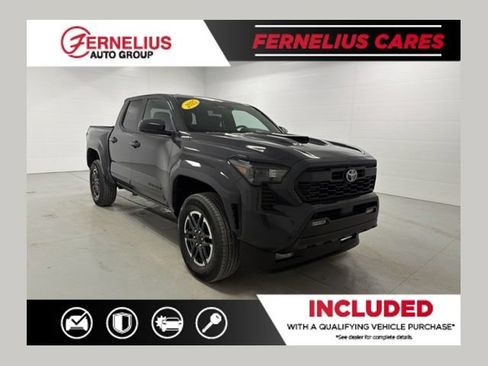 Used 2025 Toyota Tacoma TRD Sport AWD/4WD image 1