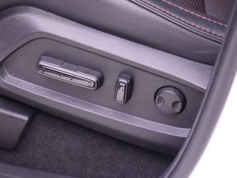 Certified 2025 Honda Pilot Black Edition image 16