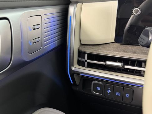 Used 2025 Hyundai Santa Fe Limited FWD image 19
