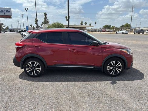Used 2020 Nissan Kicks SR w/ SR Premium Package FWD image 8