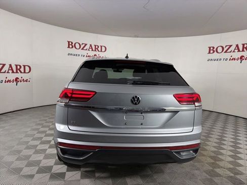 Used 2022 Volkswagen Atlas Cross Sport SE FWD image 7