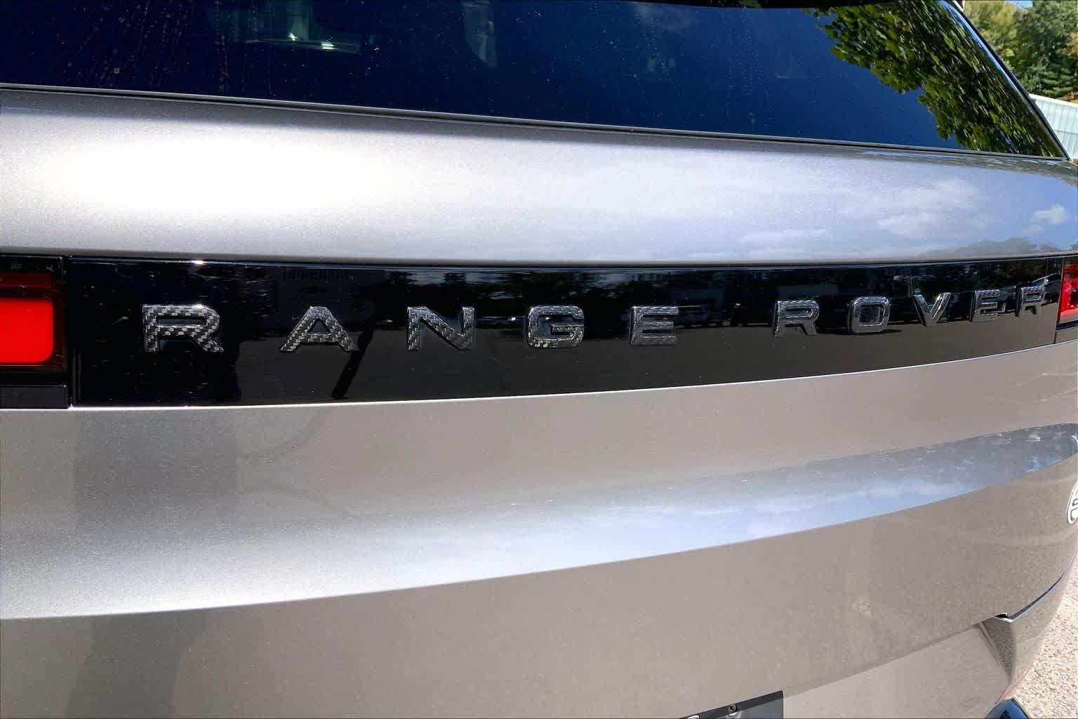 Used 2024 Land Rover Range Rover Sport AWD/4WD image 30