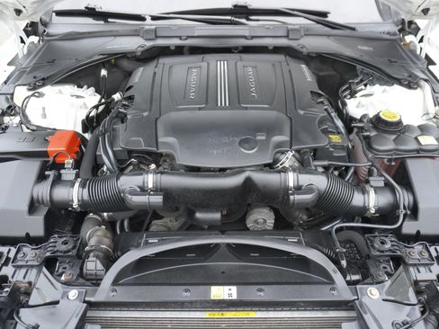 Used 2016 Jaguar XF Premium image 34