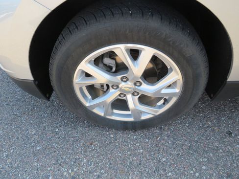 Used 2019 Chevrolet Equinox Premier AWD/4WD image 2