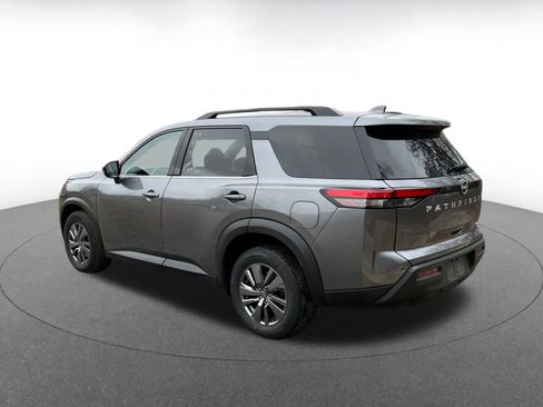 Used 2025 Nissan Pathfinder SV image 10