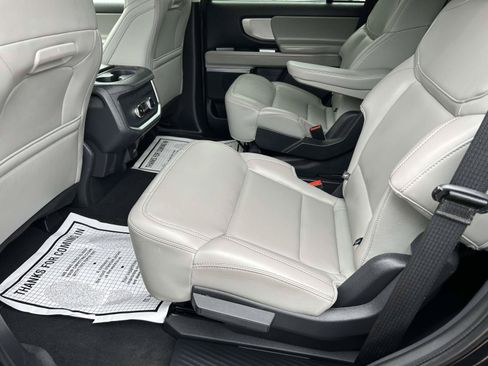 Used 2025 Ford Expedition Active RWD image 15