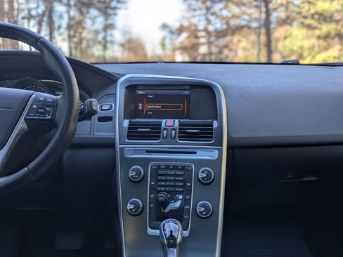 Used 2015 Volvo XC60 T5 Premier image 18