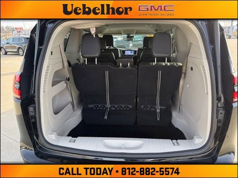 Used 2024 Chrysler Pacifica Touring-L image 9