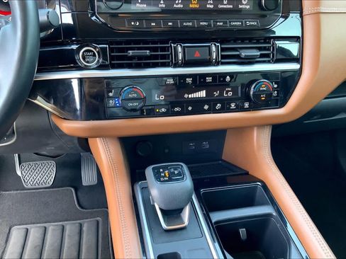 Used 2023 Nissan Pathfinder Platinum AWD/4WD image 31