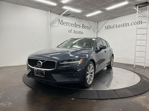 Used 2020 Volvo V60 T5 Momentum FWD image 3