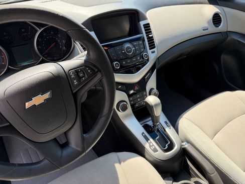 Used 2015 Chevrolet Cruze LT w/ Technology Package FWD image 9