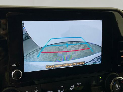 Certified 2023 Toyota Highlander L image 13