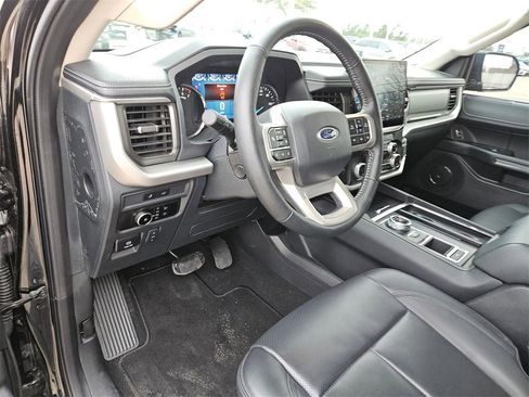 Used 2024 Ford Expedition XLT image 18