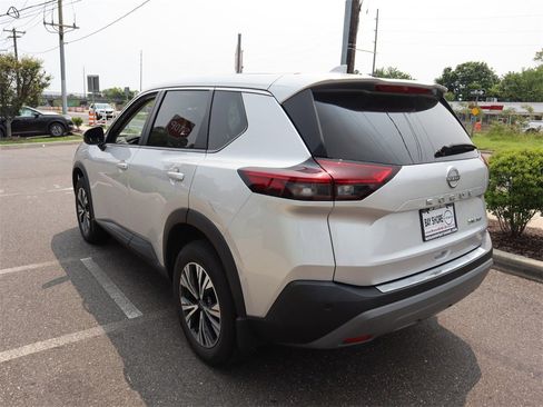 Certified 2022 Nissan Rogue SV image 8