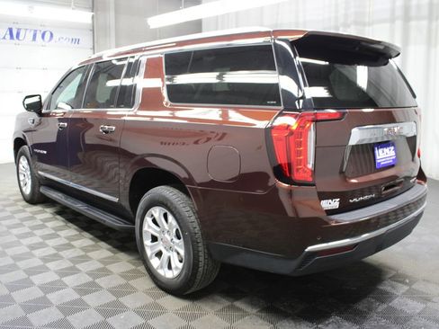 Used 2023 GMC Yukon XL SLT AWD/4WD image 6