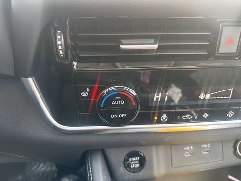 Used 2025 Nissan Rogue Platinum image 5