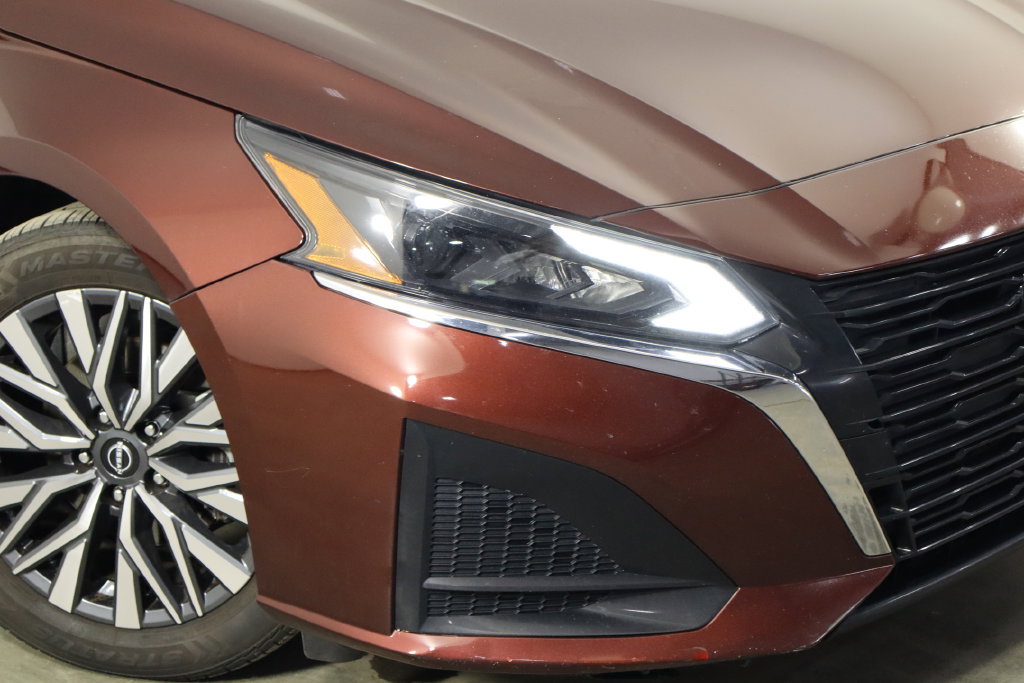 Used 2023 Nissan Altima 2.5 SV FWD image 41