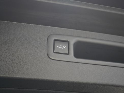 Used 2025 Toyota Highlander XSE AWD/4WD image 12