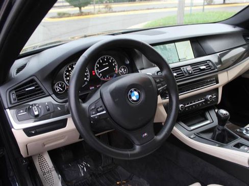 Used 2013 BMW 550i w/ M-Sport Package image 9