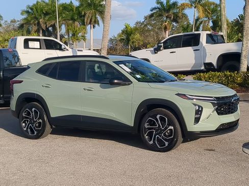 Used 2024 Chevrolet Trax RS w/ Driver Confidence Package image 2