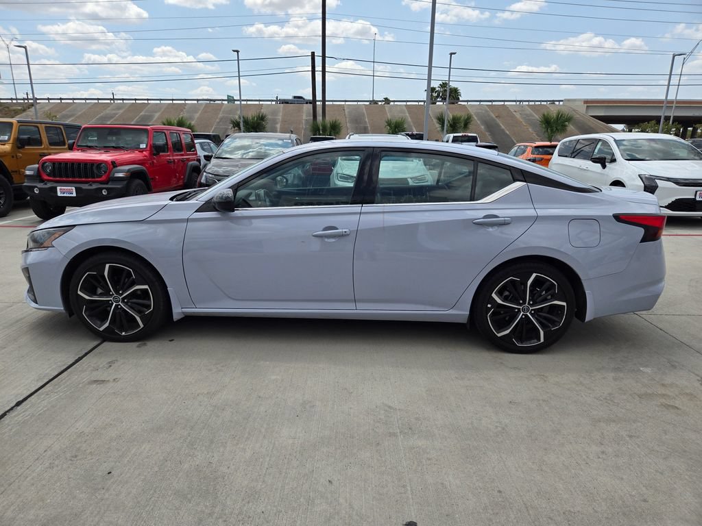 Used 2024 Nissan Altima 2.5 SR FWD image 7