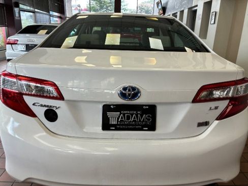 Used 2013 Toyota Camry LE FWD image 12