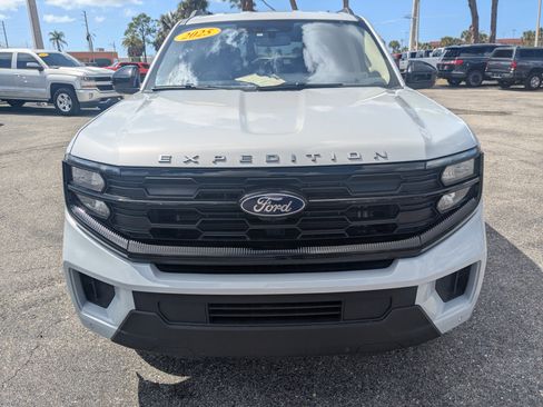 Used 2025 Ford Expedition Active RWD image 9