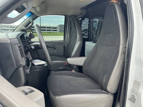 Used 2019 GMC Savana 2500 w/ Driver Convenience Package RWD image 11
