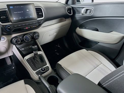 New 2025 Hyundai Venue SEL image 22
