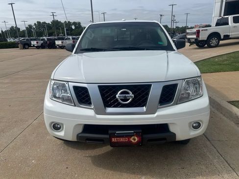 Used 2018 Nissan Frontier Desert Runner RWD image 2