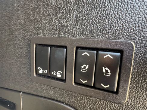 Used 2019 GMC Yukon SLT w/ Premium Edition image 39