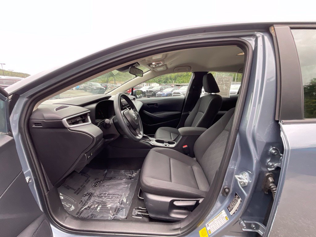 Used 2026 Toyota Corolla LE FWD image 9