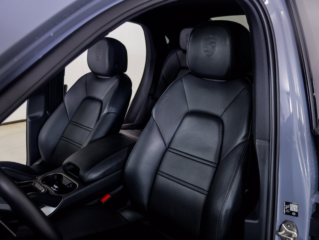 Certified 2026 Porsche Cayenne E-Hybrid Coupe AWD/4WD image 13
