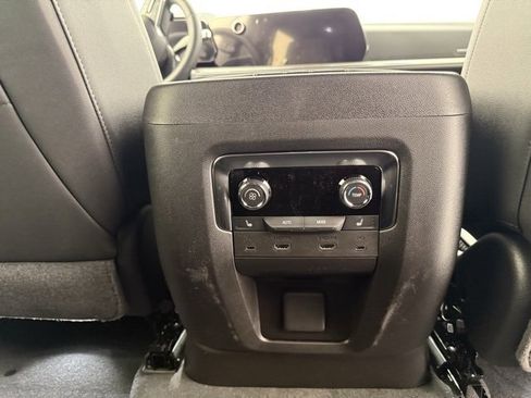 New 2025 Chevrolet Suburban High Country image 31