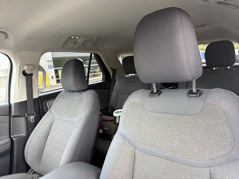 Used 2025 Ford Explorer Active AWD/4WD image 8