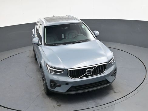 Used 2023 Volvo XC40 B4 Plus image 24