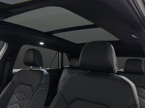 Used 2024 Volkswagen Atlas Cross Sport SE w/ Panoramic Sunroof Package AWD/4WD image 11