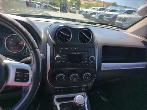 Used 2017 Jeep Compass Latitude FWD image 22